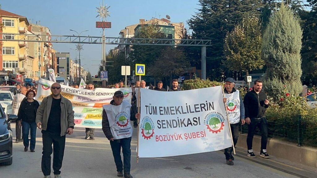 Bozüyük'te Emeklilerden "Geçinemiyoruz" Mitingi