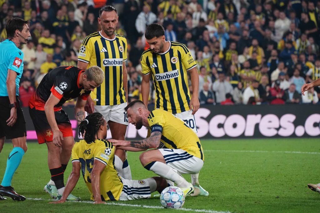 Fenerbahçe'de İki Oyuncunun Sakatlık Durumu Netleşti