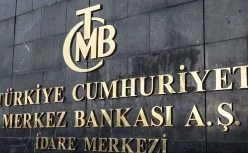 Merkez Bankası Dokuz Ay Sonra Faiz İndirdi ancak Fon Krizi Tartışma Yarattı
