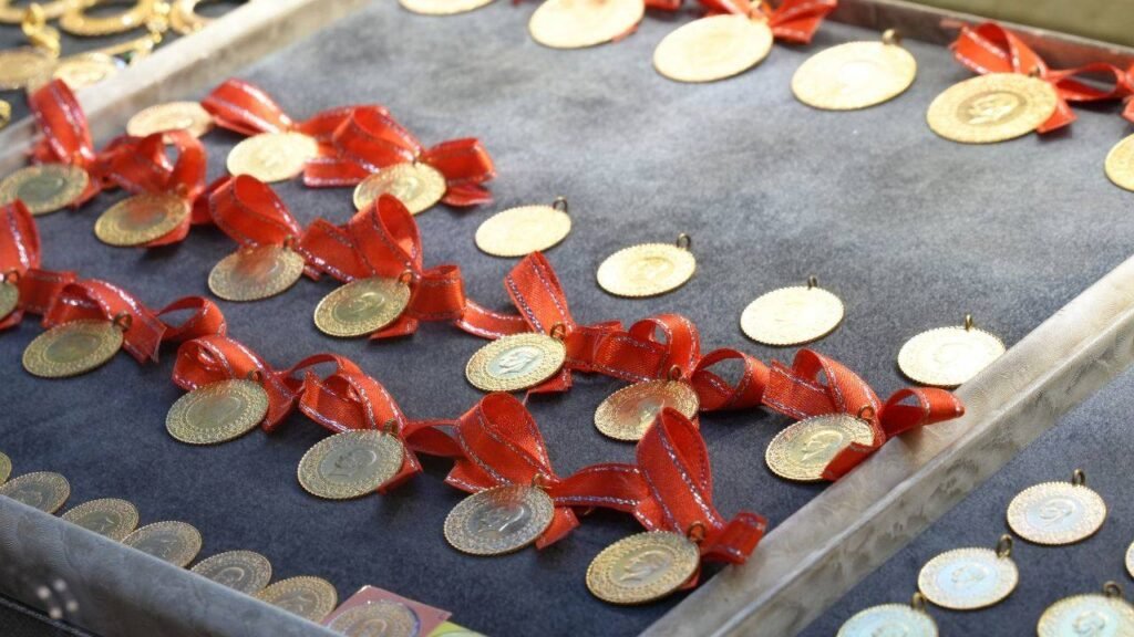 Ons Altın 3.975 Dolar Seviyesinden Yükselişe Geçti