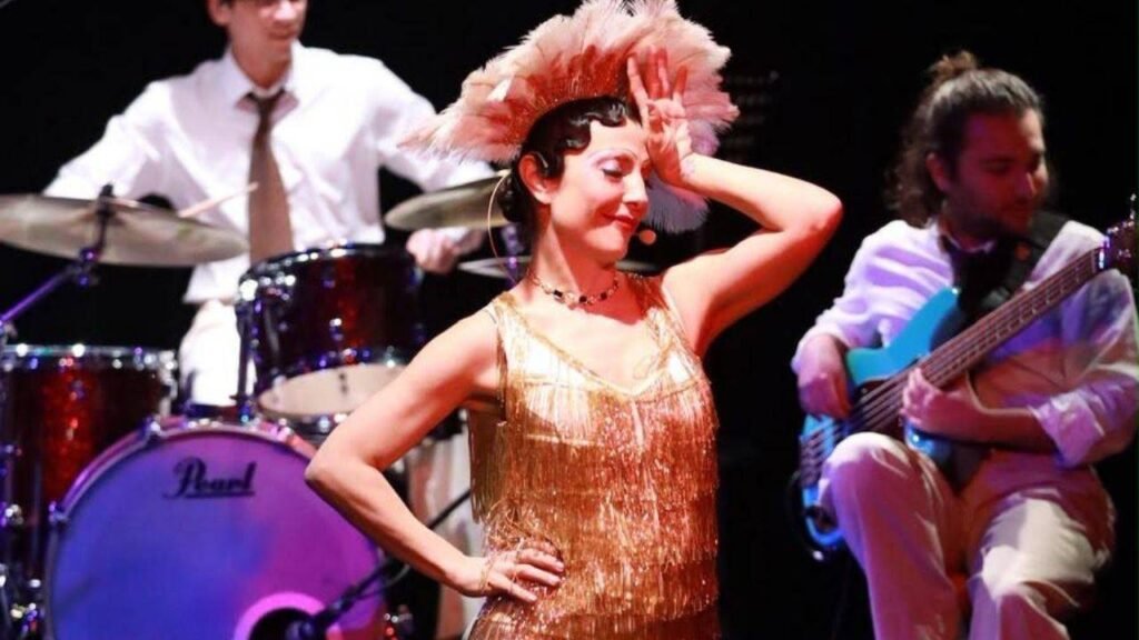 Pınar Göktaş’ın "Pera’da Bir Lola" Oyunu Yeni Sezonda Sahnelenmeye Devam Ediyor