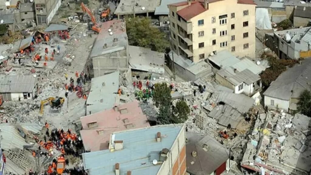 Van Depreminin Üzerinden 15 Yıl Geçti, Yıkım Kararı Verilen Binaların Yarısı Risk Altında