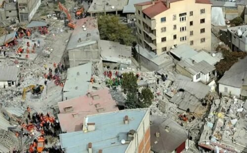 Van Depreminin Üzerinden 15 Yıl Geçti, Yıkım Kararı Verilen Binaların Yarısı Risk Altında