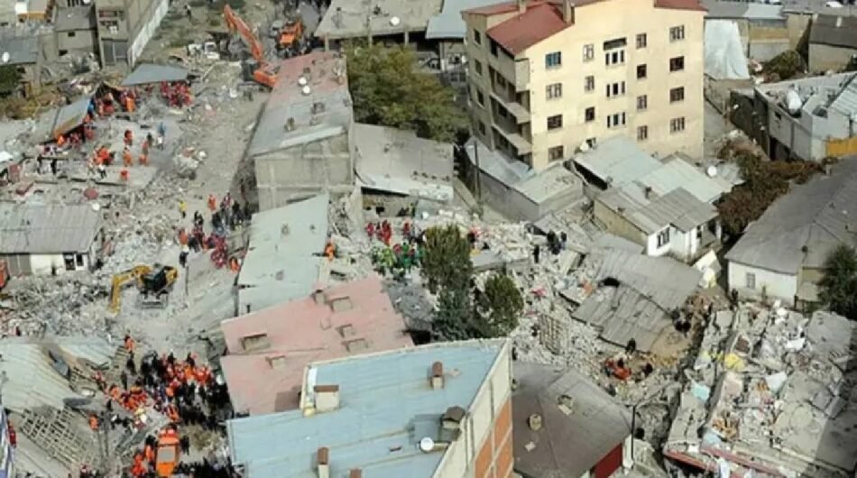 Van Depreminin Üzerinden 15 Yıl Geçti, Yıkım Kararı Verilen Binaların Yarısı Risk Altında